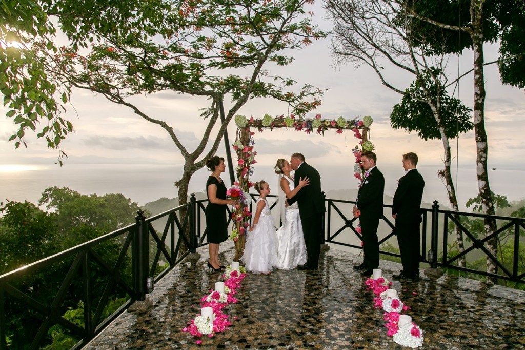 wedding-ceremony-villa-caletas-costa-rica-1024x682