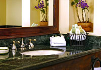 Sueños Marriott Guest Room Bathroom